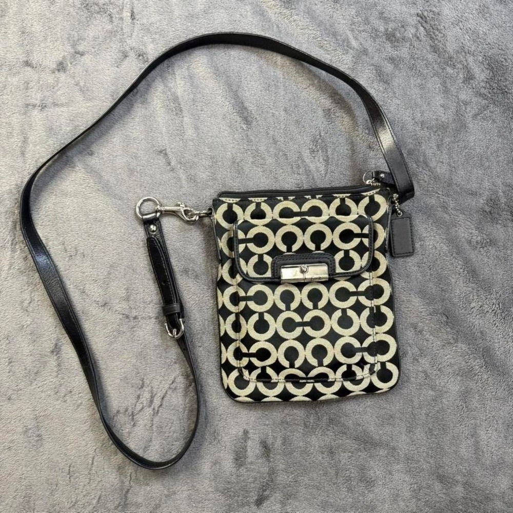 Coach Op Art Signature Crossbody Bag Black White Silver Hardware Swingpack Y2K